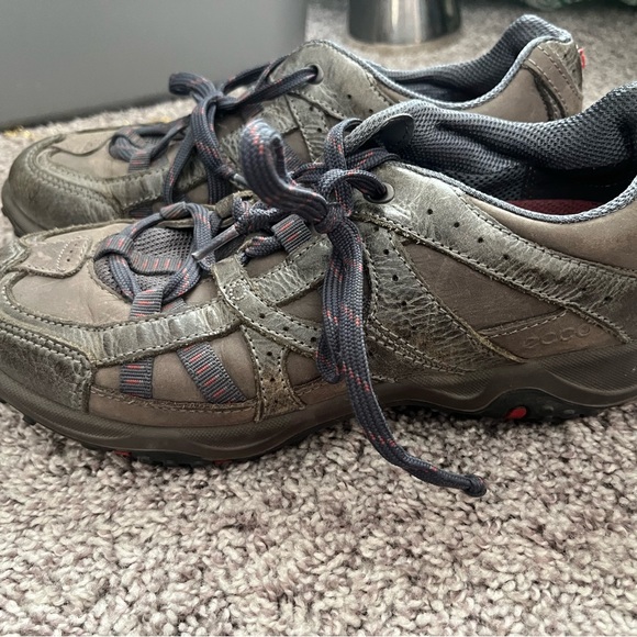 Ecco size 40 walking shoes - Picture 1 of 6